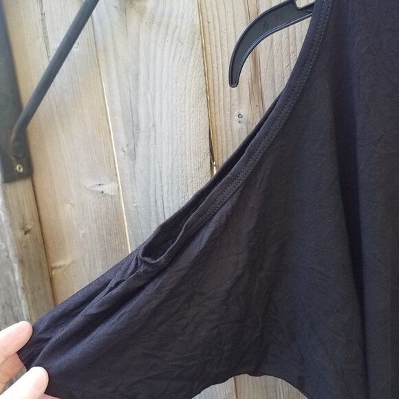 Small Black Cold Shoulder Tee Shirt by Acemi Women's Scooped Bottom NWOT - Picture 6 of 8